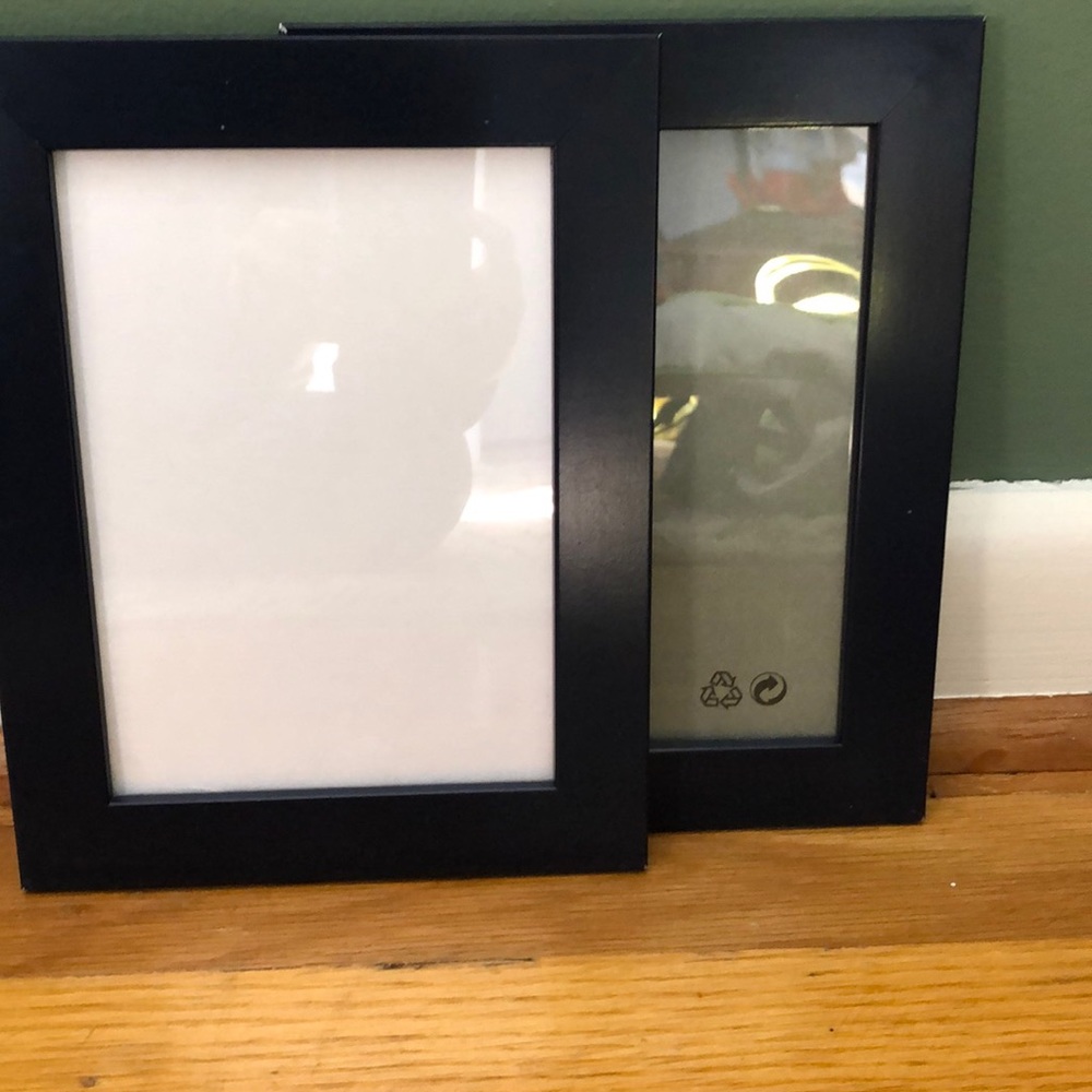 NWOT Two navy blue wooden 5x7 photo frames - Picture 2 of 3